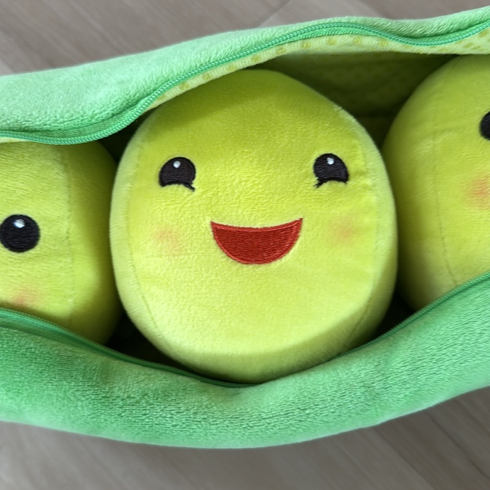 Disney Green Plush Toy Three Peas in a Pod ** LIKE NEW - Picture 3 of 10
